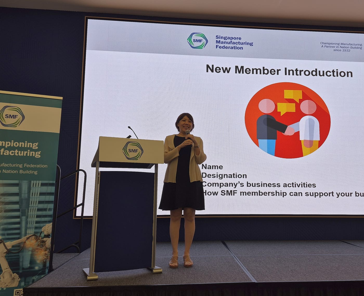 Dr Sharon Lim receiving PPIC Technologies' Singapore Manufacturing Federation membership certificate at the new members' inauguration ceremony